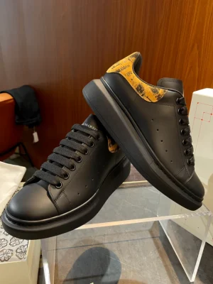 ALEXANDER MCQUEEN OVERSIZED SNEAKER - AM62