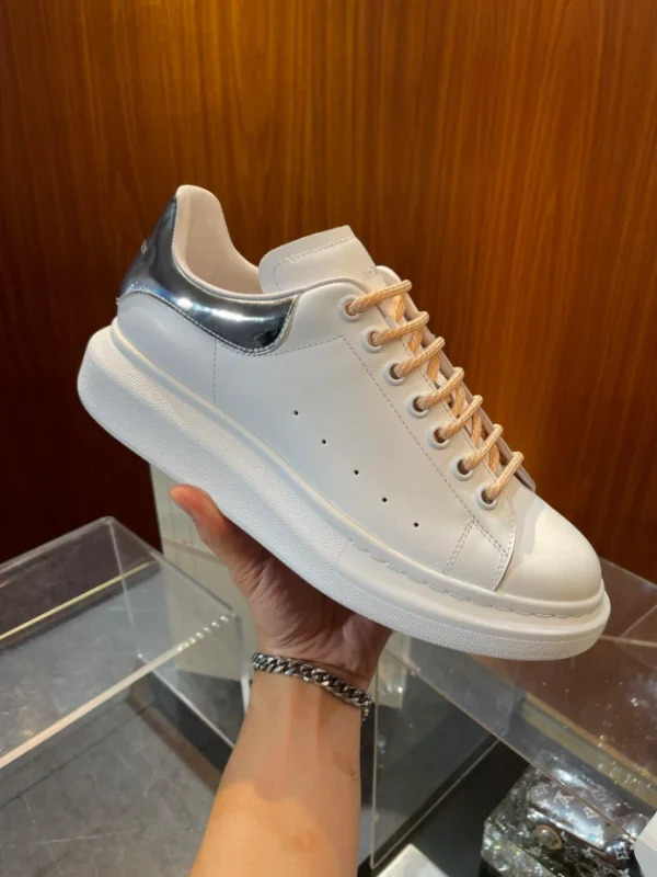 ALEXANDER MCQUEEN OVERSIZED SNEAKER - AM63