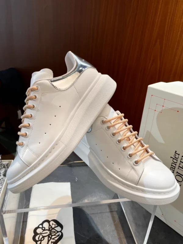 ALEXANDER MCQUEEN OVERSIZED SNEAKER - AM63