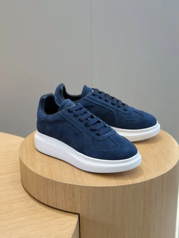 ALEXANDER MCQUEEN RETRO OVERSIZED SNEAKER - AM68